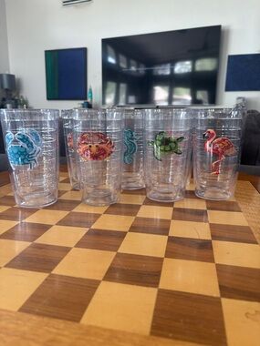 Set of 8 ocean Tervis cups